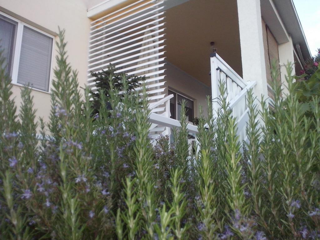 Apartmán Kuca Za Odmor Laura Ražanac Exteriér fotografie